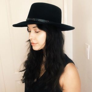 Black western inspired felt hat